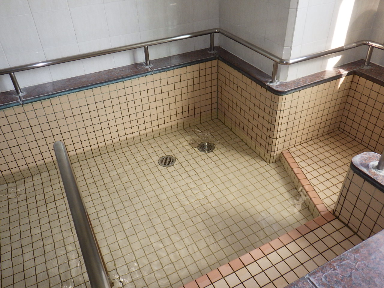 現役ろ過機屋が解説 浴槽水が減る原因4選 お風呂の栓 浴槽 配管 操作弁 を確認 水道代を下げる ロカキヤのブログ